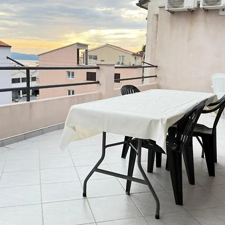 Kuba Konukevi Makarska